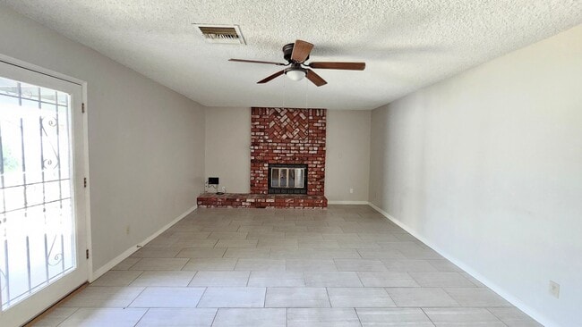Building Photo - Irene Gem - 3bd & 2bth - SEWER & NATURAL GAS HOME!