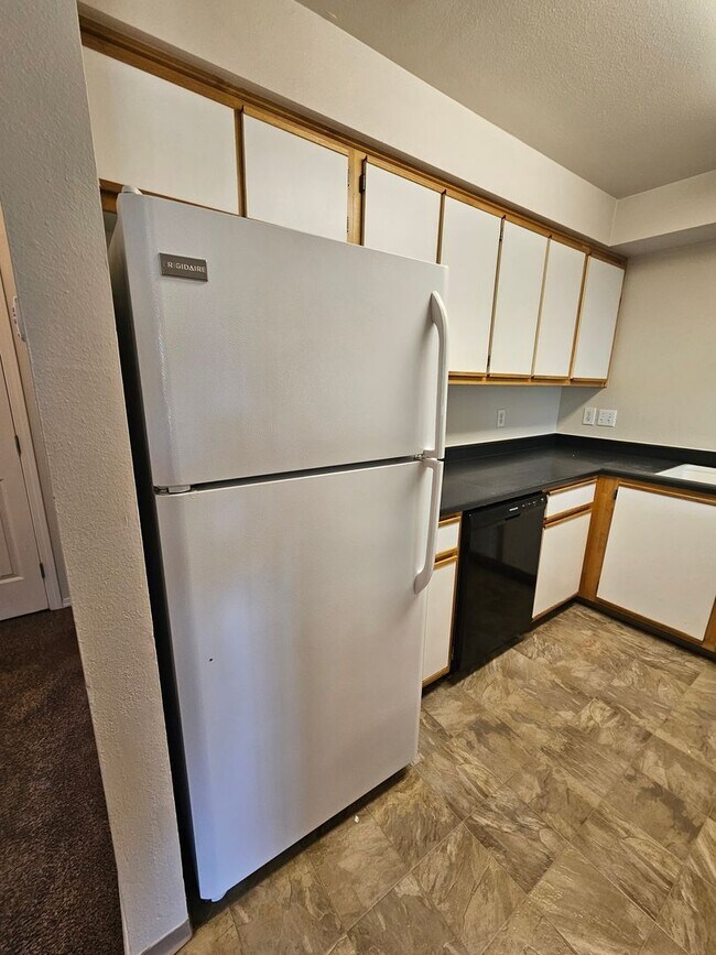 Building Photo - 300 Indian Trail Ct
