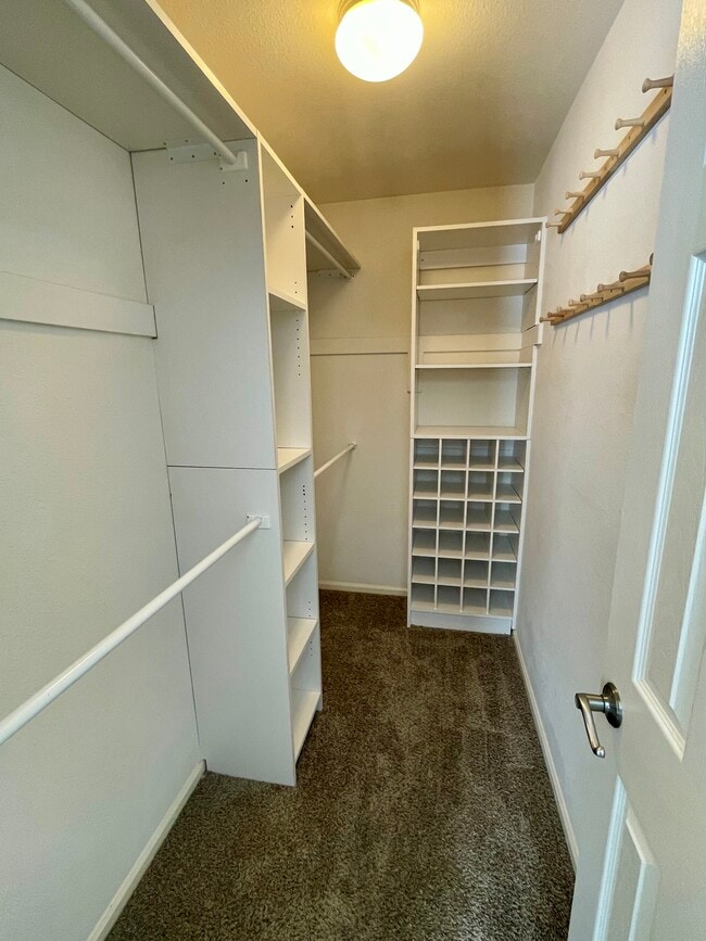 Building Photo - 1422 Hyacinth Way