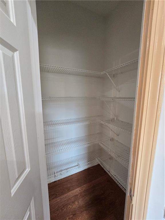 Building Photo - 1934 Dilcrest Dr