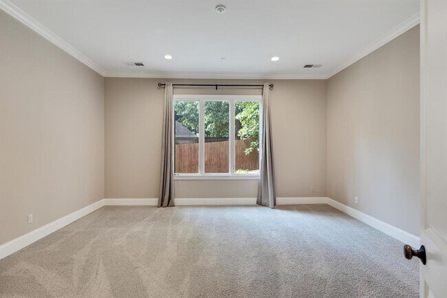 Building Photo - 6597 Heronswood Cove
