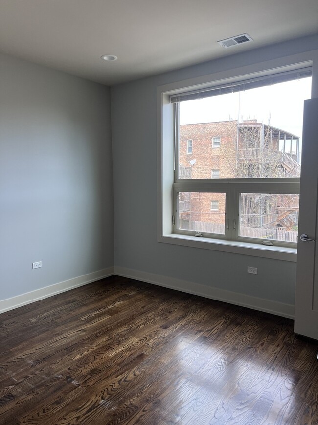 Building Photo - 1208 E 64th St