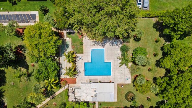 Building Photo - 6075 N Sabal Palm Blvd