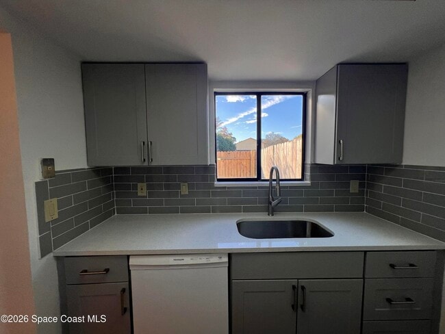 Building Photo - 4611 Tree Ridge Ln NE