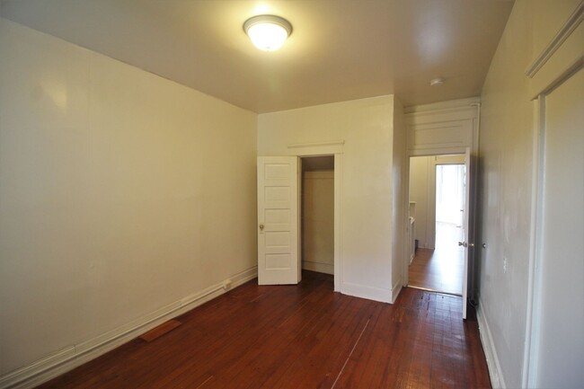 Building Photo - 2025/2026 JHU Off-Campus Awesome 6bd/3ba s...