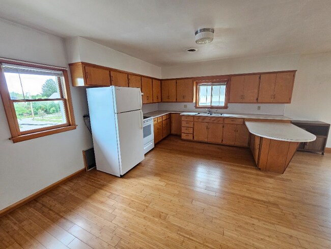 Building Photo - 324 E Parkinson St