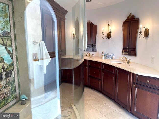 Building Photo - 28 Main St