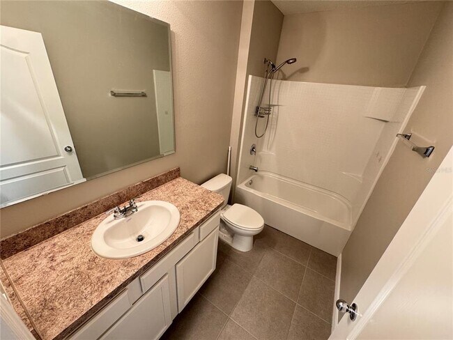 Building Photo - 2323 Silverview Dr