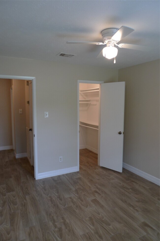 Building Photo - 14223 Whitecross Dr