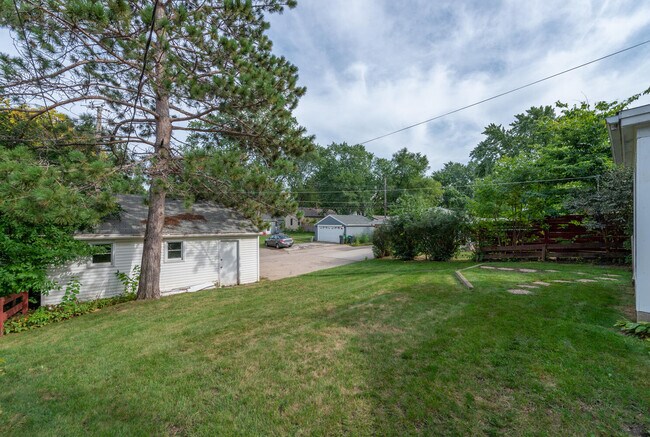 Building Photo - 6825 Xerxes Ave S