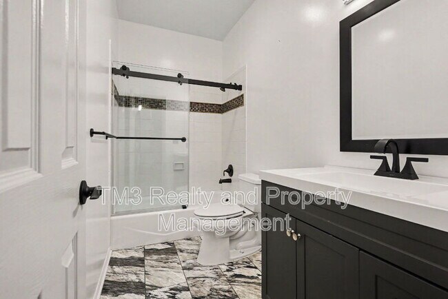 Building Photo - 5605 NE Coral Dr