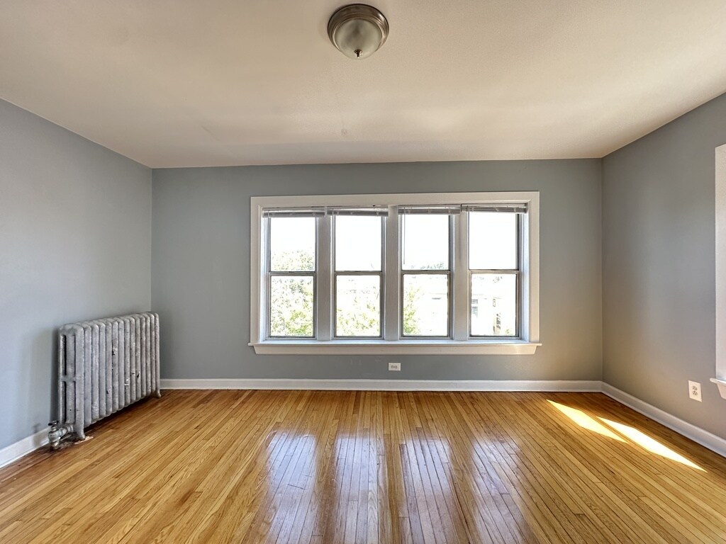 Building Photo - 5662 N Ridge Ave