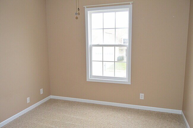 Building Photo - Three Bedroom with Bonus Room in Arbour Green South!