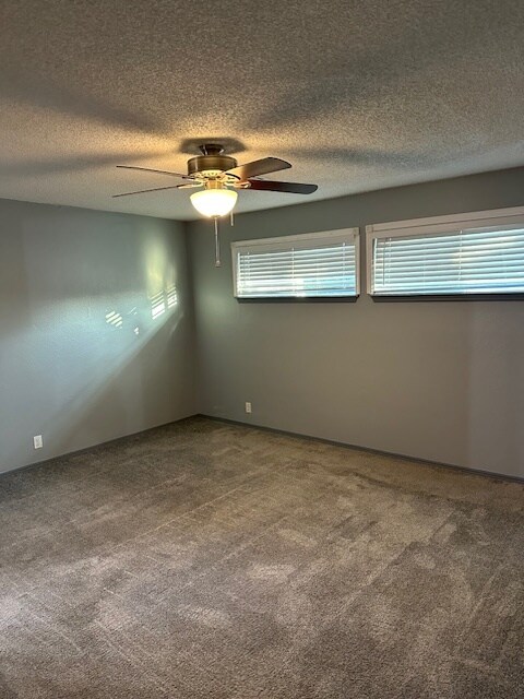 Building Photo - 4623 Hemlock Ln