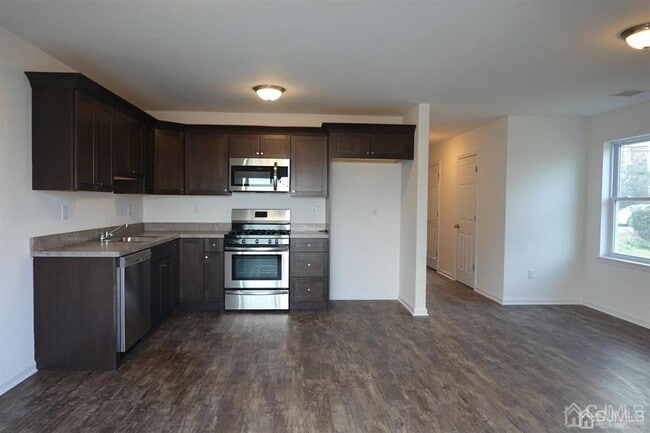 Building Photo - 381 Highland St