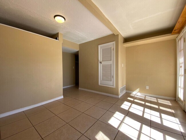Building Photo - 783 De Leon Dr