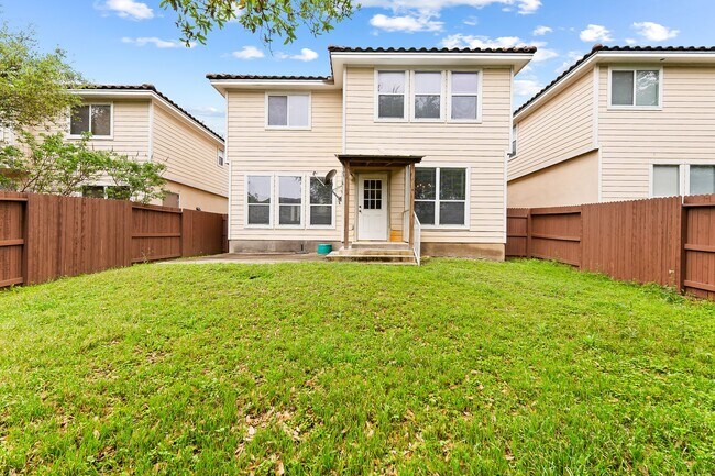 Building Photo - 3 Bedroom/2.5 Bath Villas at Canyon Golf S...