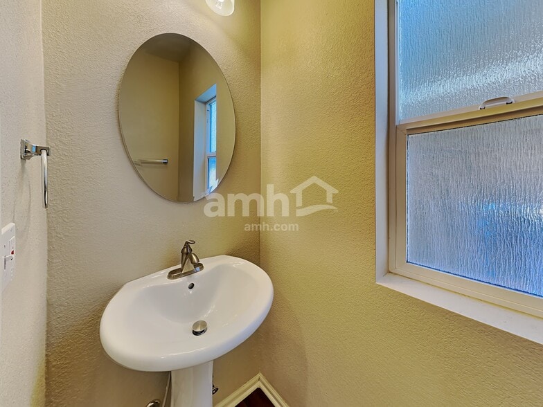 Building Photo - 18644 E 47th Ave