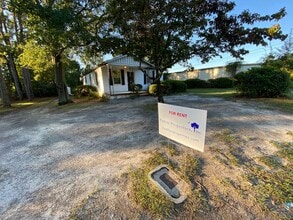 Building Photo - Northeast Home