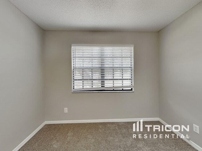 Building Photo - 15130 Heathridge Dr