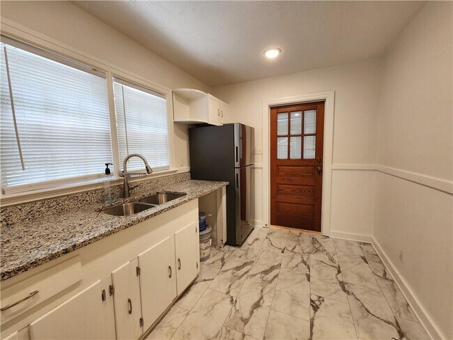 Building Photo - 1214 Palmetto St