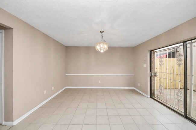 Building Photo - 3009 Beecave Dr