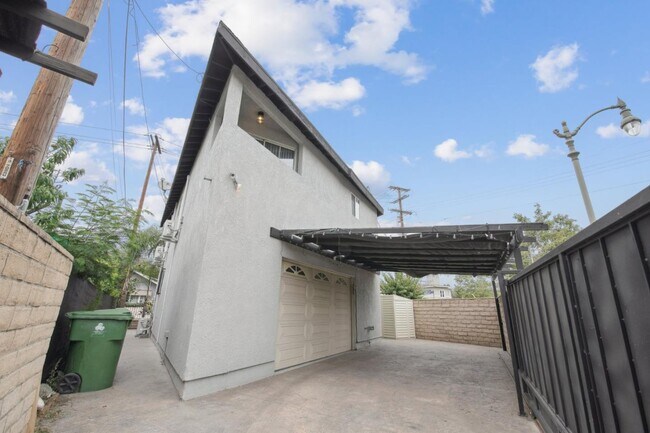 Building Photo - 1431 Quesada Ave