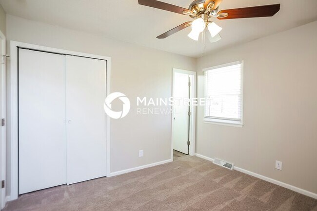 Building Photo - 3 Bedroom Pet-Friendly Home in KANSAS CITY, MO with Main Street Renewal