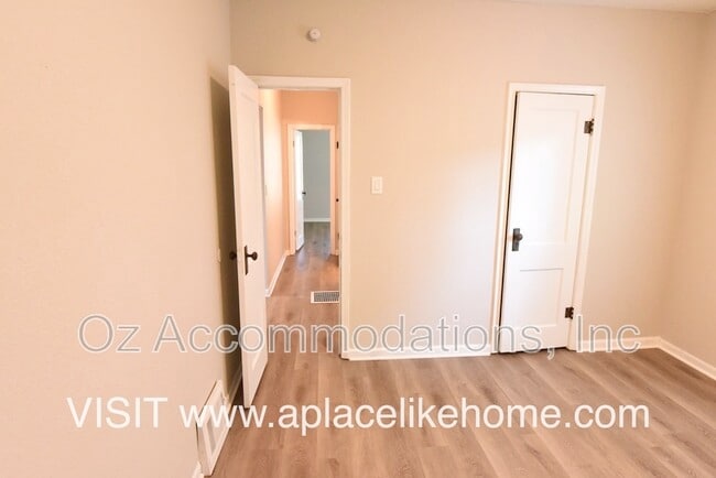 Building Photo - 1024 9th Ave