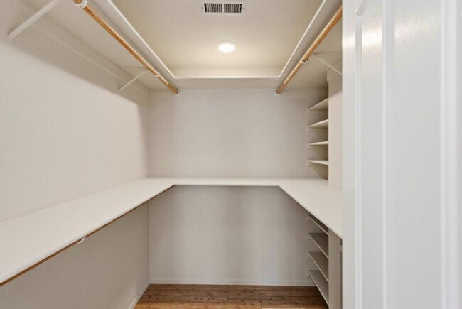 Building Photo - 7175 Cahen Dr