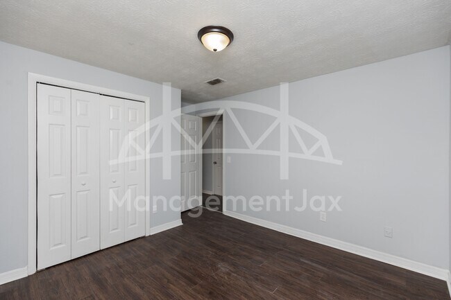 Building Photo - 2661 W 25th St
