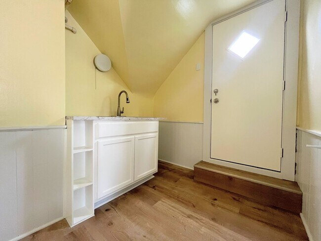 Building Photo - 46 Hawley St
