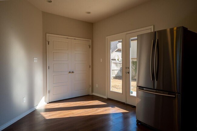 Building Photo - 10125 Milla Cir