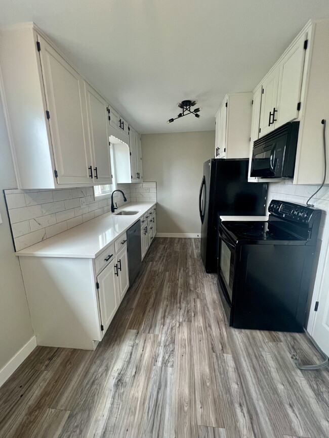 Building Photo - 5002 Maple Way
