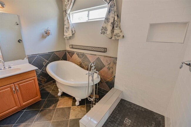 Building Photo - 5344 Tewkesbury Trce