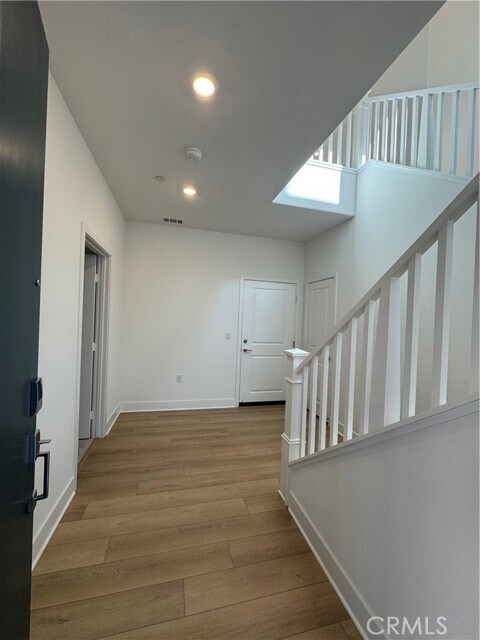 Building Photo - 436 Loon