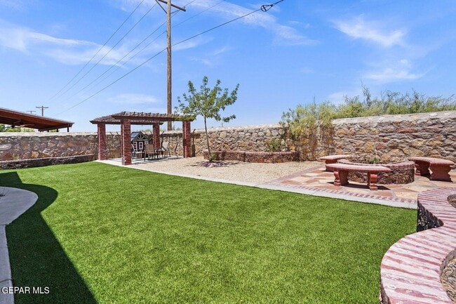 Building Photo - 3749 Loma Adriana