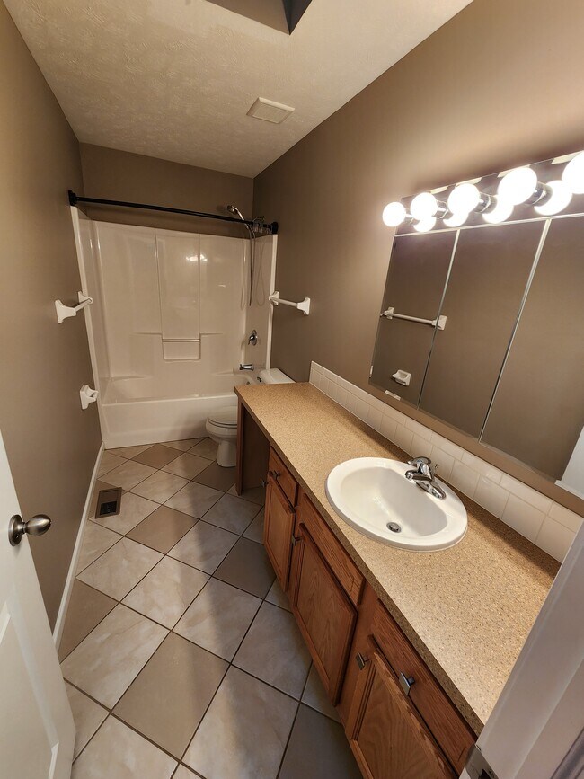 Building Photo - 5716 Hascall St