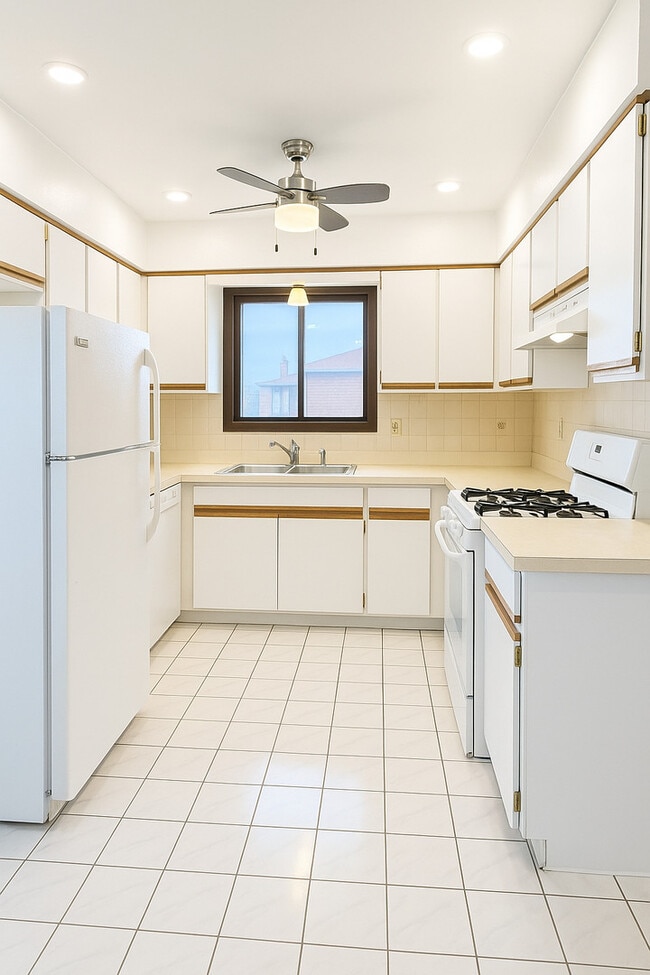 Building Photo - 15741 Thomas Ln