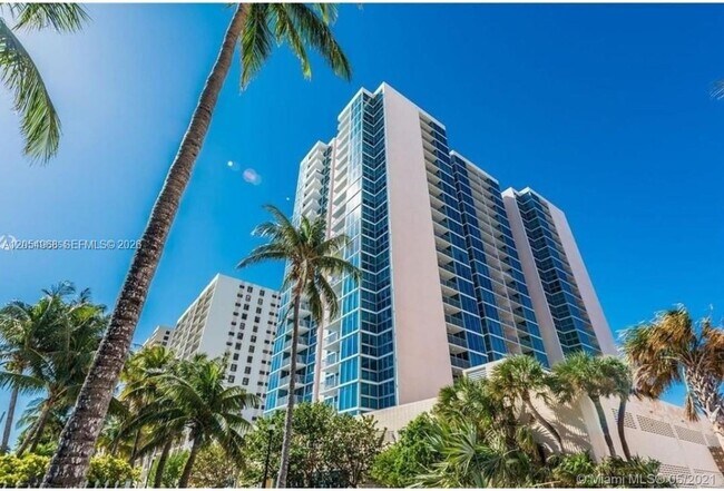 Building Photo - 2655 Collins Ave