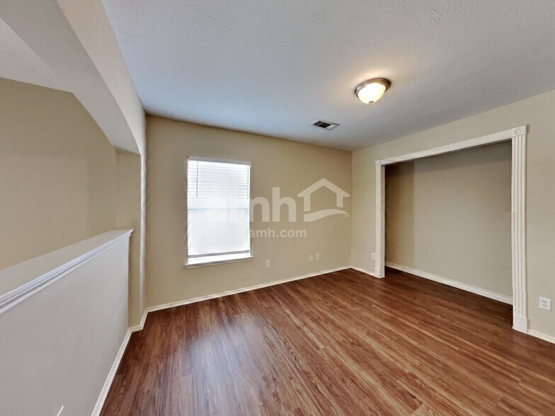 Building Photo - 20930 Grovedale Dr