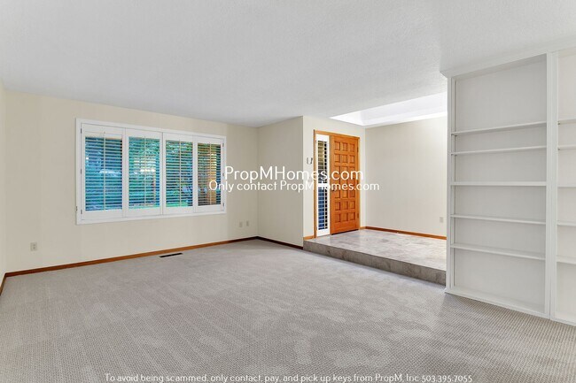 Building Photo - Lake Oswego Beauty! Three Bedroom Ranch Style On 1/4 Acre!