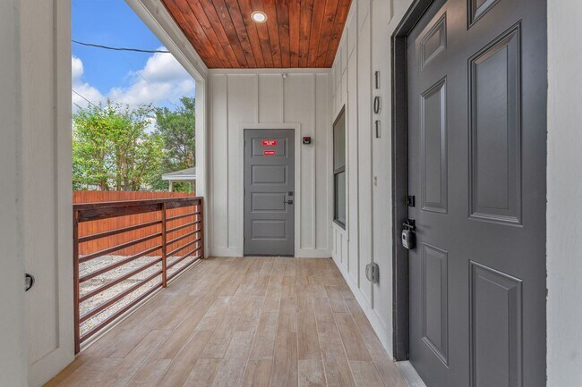 Building Photo - All Units Are Available With Brandnew Full Appliance Package