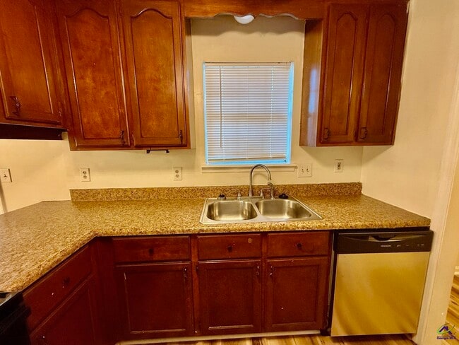 Building Photo - 126 Kensington Cir