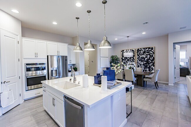 Building Photo - One Story Model Home