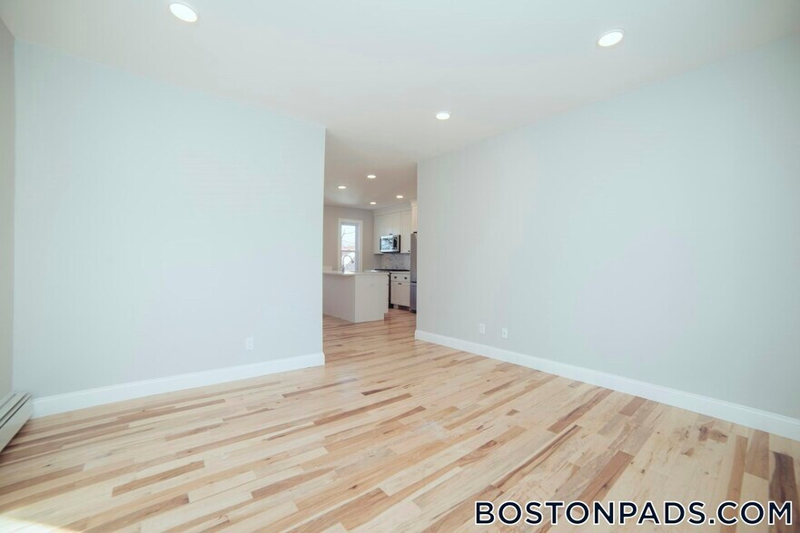 Building Photo - 10 Duffley Ct