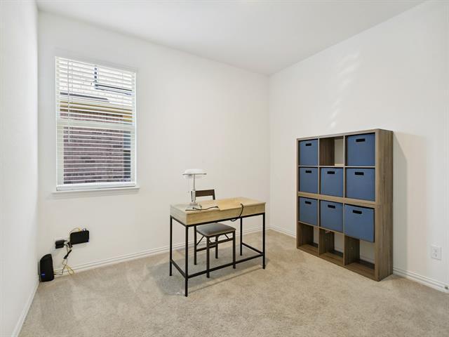 Building Photo - 3413 Kingsview Dr