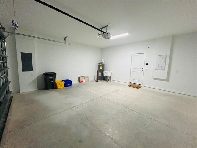 Building Photo - 4292 Longwood Lake Sq