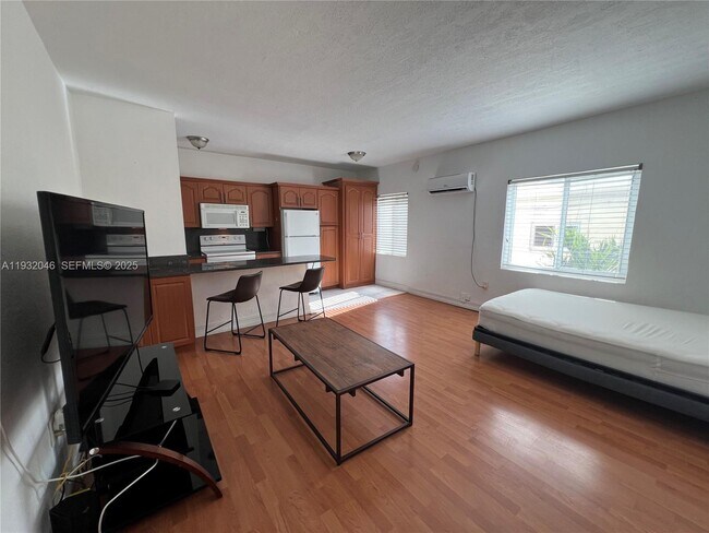 Building Photo - 7920 Harding Ave