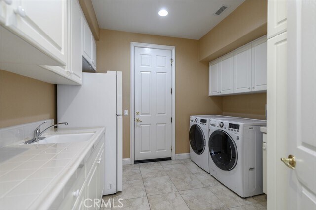 Building Photo - 21 Bent Oak